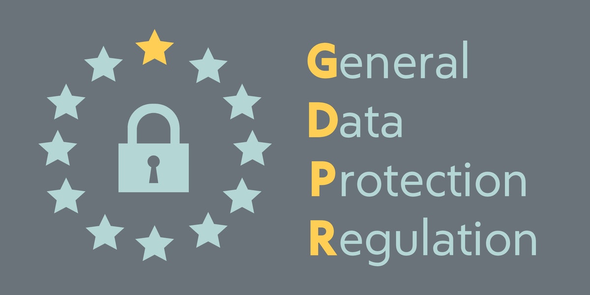 Obrázek zámku obklopeného hvězdami indikující Evropskou unii. Text General Data Protection Regulation.